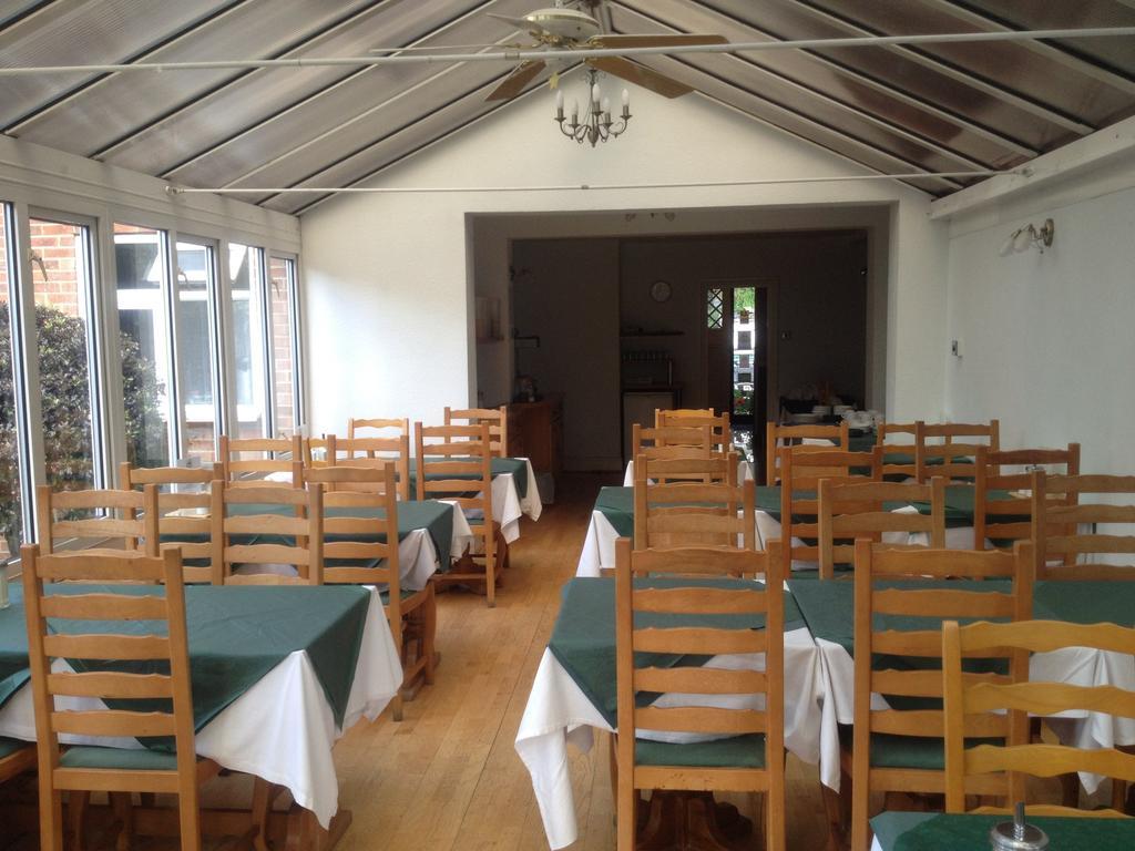 Gainsborough Lodge Horley Restoran fotoğraf